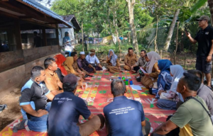 Pemerintahan Nagari Giri Maju menyerahkan bantuan Itik petelur beserta pakan itik kepada masyarakat yang tergabung pada kelompok Tani