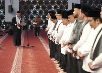 Gubernur Kukuhkan Pengurus Masjid Raya Sumbar