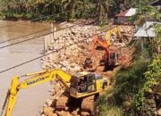 Diduga Tidak Sesuai Spesifikasi, Pembangunan Penahan Tebing Batang Pasaman Tuai Sorotan