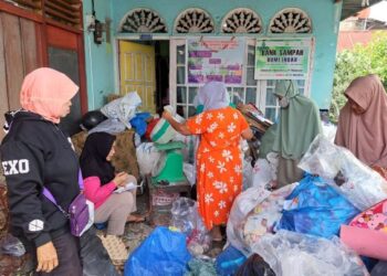 Camat Lubeg Ajak Warga Jadi Nasabah Bank Sampah
