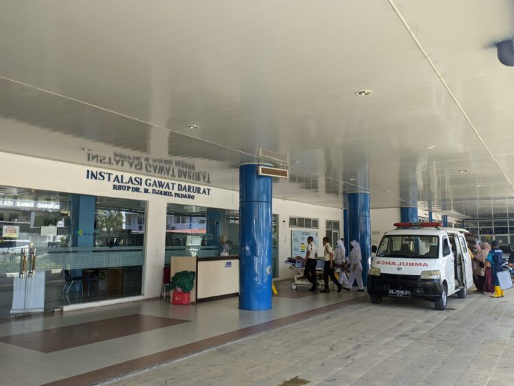 Suasana di Gedung IGD RSUP dr M Djamil Padang, Jumat (10/1). NURFATIMAH