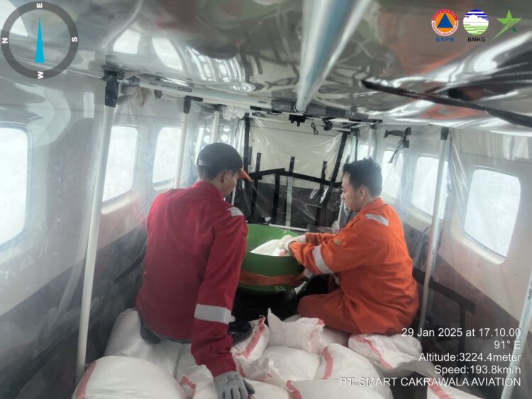 Operasi Modifikasi Cuaca di Provinsi Jawa Tengah, Rabu (29/1). BNPB