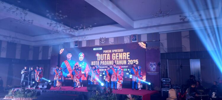 Muhammad Fakri dari SMAN 12 Kota Padang dan Pinkan Sukmawati Firman dari UIN Imam Bonjol Padang sukses menjadi The Winner Duta Generasi Berencana (GenRe) Kota Padang 2025.  Keduanya dinobatkan dalam Puncak Apresiasi Duta GenRe Kota Padang 2025 yang digelar penuh semarak di Pangeran Beach Hotel, Sabtu (15/2). IST