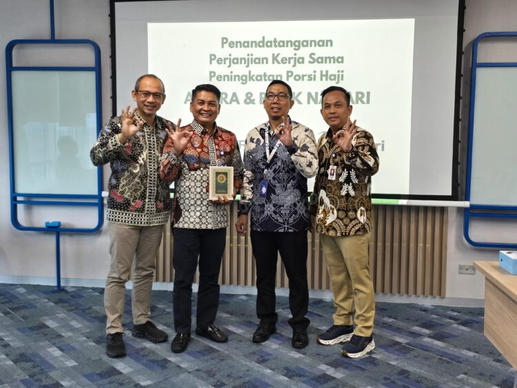 Direktur Utama Bank Nagari Gusti Candra saat penandatanganan Perjanjian Kerja Sama di Menara FIF Jakarta Selatan, beberapa waktu yang lalu. DOK AFRIANITA