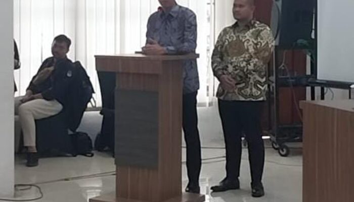 Momen Haru Riyanda Putra dan Jeffry Hibatullah saat Ditetapkan KPU Sawahlunto Sebagai Wali Kota dan Wakil Wali Kota