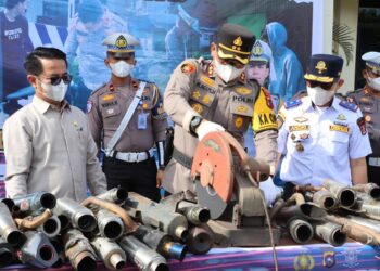 Polres Agam Musnahkan 100 Knalpot Brong 