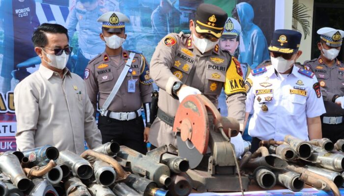 Polres Agam Musnahkan 100 Knalpot Brong 