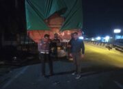Sepeda Motor Bonceng Empat Tabrak Truk Tronton Parkir, Tiga Remaja Koma!