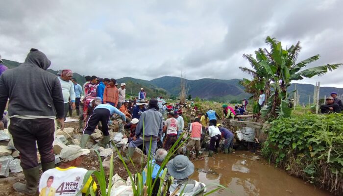 Atasi Dampak Bencana Alam, Masyarakat Jorong Tanjung Balik Pasang Batu Bronjong