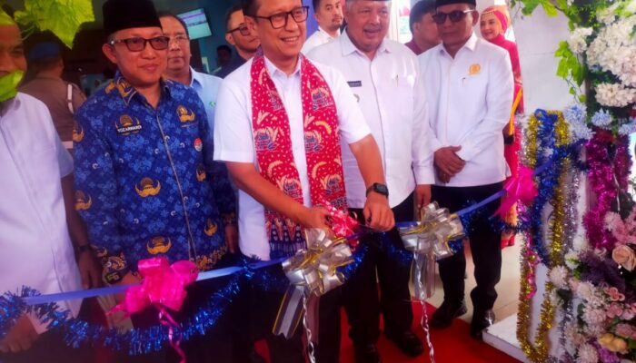 Resmikan RSUD Serambi Madinah Kota Solok, Menkes Budi Janjikan Peralatan Modern