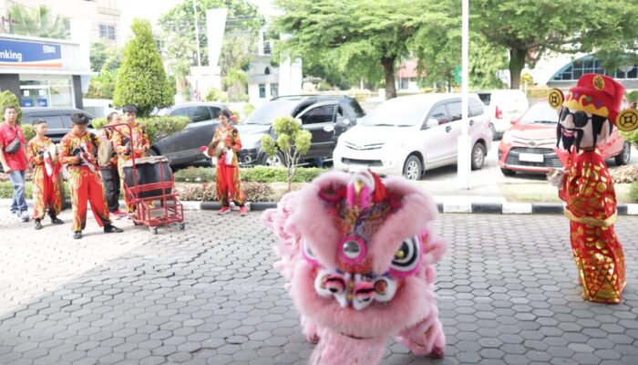 BRI BO Padang Meriahkan Imlek  dengan Barongsai dari HBT dan HTT