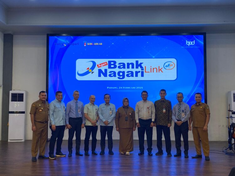 Re-branding ini ditandai dengan peluncuran secara resmi oleh Direktur Utama Bank Nagari, Gusti Chandra, Gubernur Sumbar, Pimpinan BI Sumbar, OJK Sumbar serta para Direksi Bank Nagari di Gedung Padang Youth Center, Senin (24/2). AFRIANITA