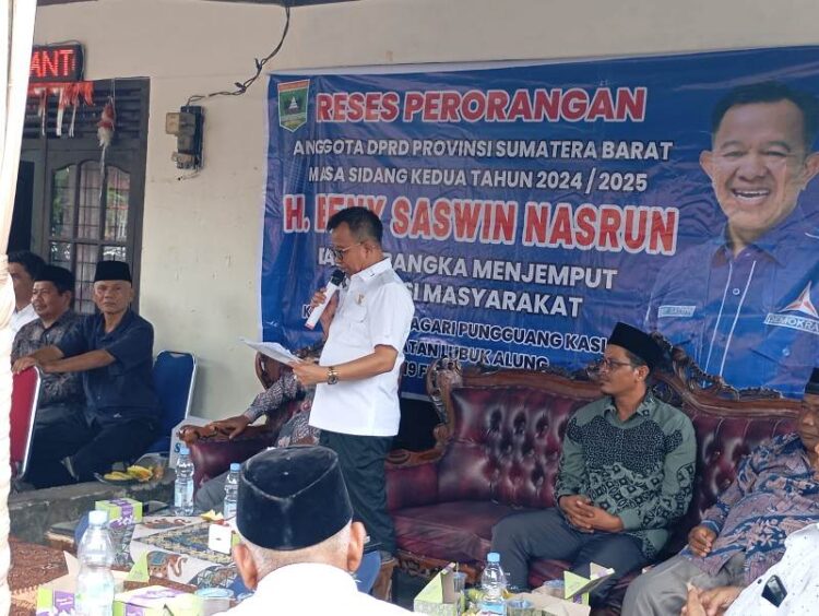 Anggota DPRD Sumbar, Benny Saswin Nasrun saat melaksanakan reses di Nagari Pungguang Kasiak, Kabupaten Padang Pariaman, Rabu (19/2). IST