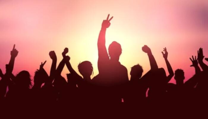 Ketika Masa Depan Terasa Buram Generasi Muda Melirik Negeri Orang