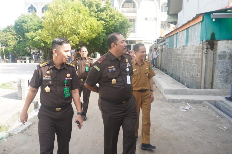 Wakajati Sumbar, Asintel, dan Kepsek SMK 5, Selasa (18/2). IST