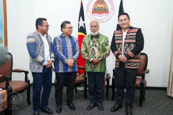 (Dari kiri ke kanan) VP Finance Business Partner Timor-Leste Dedy Edward, Duta Besar Indonesia untuk Timor-Leste Okto Dorinus Manik, Perdana Menteri Timor-Leste Kay Rala Xanana Gusmão, dan CEO Telkomcel Benedictus Ardiyanto Priyo.