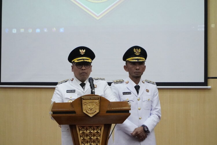 Pidato perdana pasangan Wali Kota dan Wakil Wali Kota Padang Panjang, Hendri Arnis dan Allex Saputra saat paripurna penyampaian pidato sambutan Wali Kota Padang Panjang masa jabatan 2025 - 2030. APIZRAJOALAM