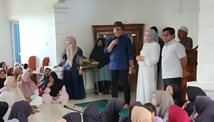 Epyardi Asda dan Emiko Kembali Bagi Zakat, Warga Doakan Keberkahan dan Kesehatan
