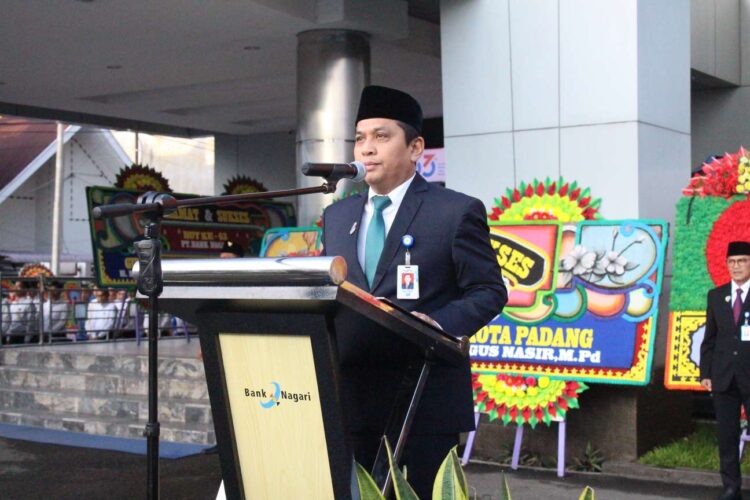 Direktur Utama Bank Nagari Gusti Candra saat peringatan HUT ke-63 di Kantor Pusat Bank Nagari Jl. Pemuda No.21 Padang, Rabu (12/3). DOK AFRIANITA