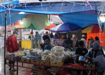 Meski Hujan, Pasar Pabukoan di Padang Panjang Tetap Ramai