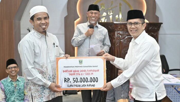 Safari Ramadhan Ke Masjid Al-Madaniy, Gubernur Sumbar Salurkan Bantuan Rp 91 Juta