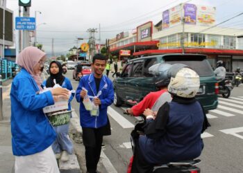 SMAN 1 Padang Panjang Berbagi 200 Paket Takjil