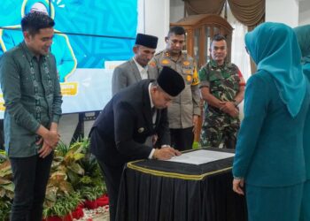 Wako Kukuhkan dan Lantik Pengurus TP-PKK Kota Padang Panjang