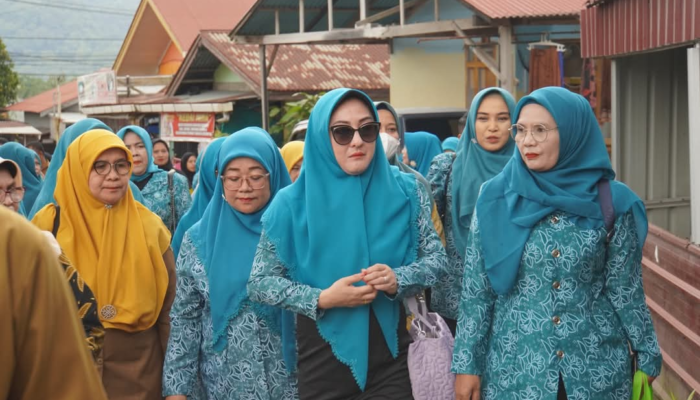 Dasawisma Cendrawasih VIII Dibina Ketua TP-PKK Kota