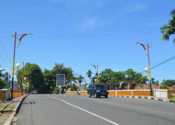 Jalan di Padang Terpantau Sepi pada Lebaran Pertama