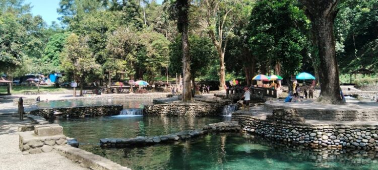 Pamandian Tirta Alami di Anai Land Kayu Tanam Padang Pariaman. Objek Wisata ini kembali dibuka pascajalur Lembah Anai, beberapa waktu lalu. ALDI