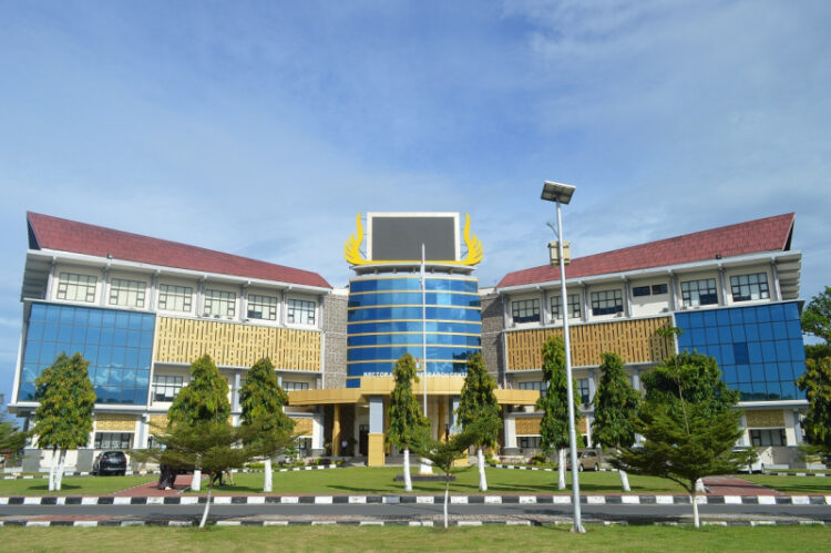 Teks foto HL ; GEDUNG UNP-- Pada SNBP tahun 2025 Universitas Negeri Padang (UNP) menerima sebanyak 3.691 mahasiswa baru.IST