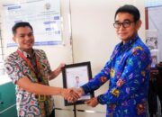 Kakantah Padang Pariaman Beri Penghargaan Employee Of The Month untuk Pengawai Menginspirasi