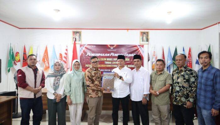 KPU Pasaman Menerima Pendaftaran Parulian sebagai Bacalon Wakil Bupati Pasaman Periode 2025-2030