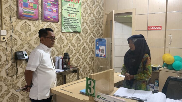 John Kenedy Azis melakukan operasi mendadak (Sidak) ke Puskesmas Batang Anai, Kamis (13/3). IST