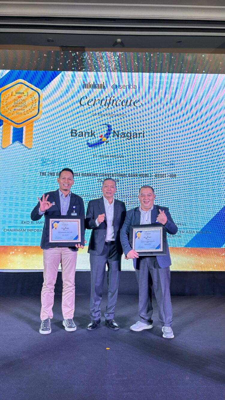 Bank Nagari  menyabet dua penghargaan  sekaligus pada ajang 14th Infobank-Isentia Digital Brand Awards 2025  yag diterima Wakil Pemimpin Divisi Usaha Syariah, M. Riza Harry Susanto dan Wakil Pemimpin Divisi Dana dan Treasury, Musa Adi Guna di ShangriLa Hotel Jakarta, Kamis (20/3).DOK AFRIANITA