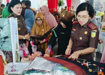 Bantu Masyarakat, Kejati Sumbar Gelar Pasar Murah