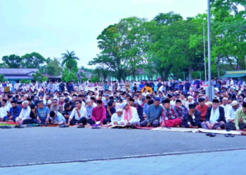 Ikuti Salat Id, Ribuan Warga Padati Lapangan Wirabraja Bukittinggi