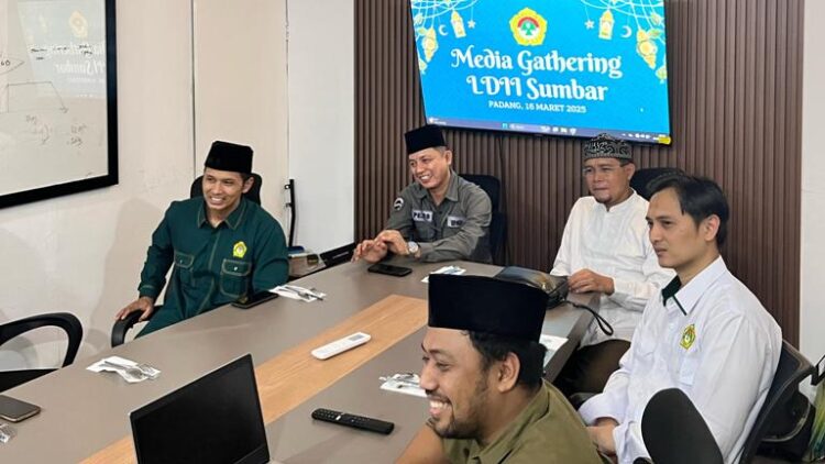 Dewan Pimpinan Wilayah (DPW) Lembaga Dakwah Islam Indonesia (LDII) Sumatera Barat (Sumbar) menggelar Media Gathering untuk memperkuat sinergi dalam mendukung program pemerintah provinsi dalam menyikapi kebijakan efisiensi, Minggu (16/3) di TEDE Coffe.Ipat