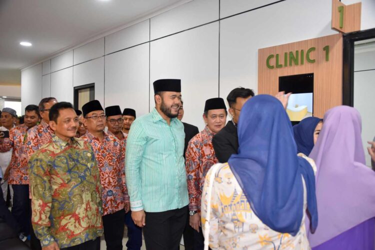 Wali Kota (Wako) Padang Fadly Amran, menghadiri soft opening dan syukuran gedung baru Rumah Sakit (RS) Padang Eye Center yang berlokasi di Jalan Khatib Sulaiman, Sabtu sore (8/3).IST