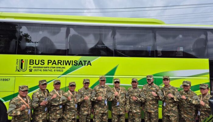 Kepala Daerah Kenakan Seragam Komcad, Ini Alasannya!