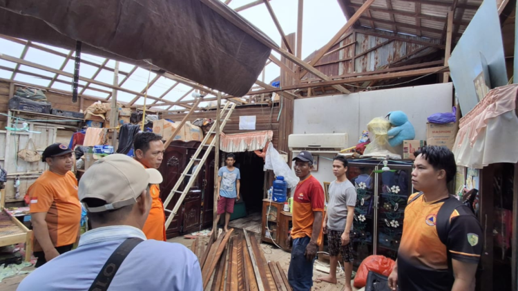 Angin kencang menyebabkan 11 unit rumah di Kota Palangkaraya mengalami rusak berat pada Senin (24/3). IST