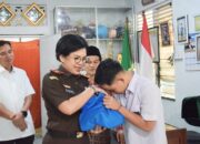 Kejati Sumbar Bagikan 350 Paket Sembako ke Panti Asuhan