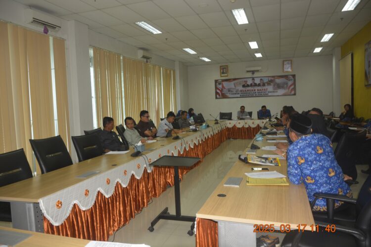 Anggota DPRD Sijunjung melakukan pembahasan Laporan Keterangan Pertanggungjawaban (LKPJ) Bupati Sijunjung Tahun anggaran 2024 bersama mitra kerja OPD terkait mulai dari tanggal 17-18 Maret 2025 di Kantor DPRD Sijunjung.