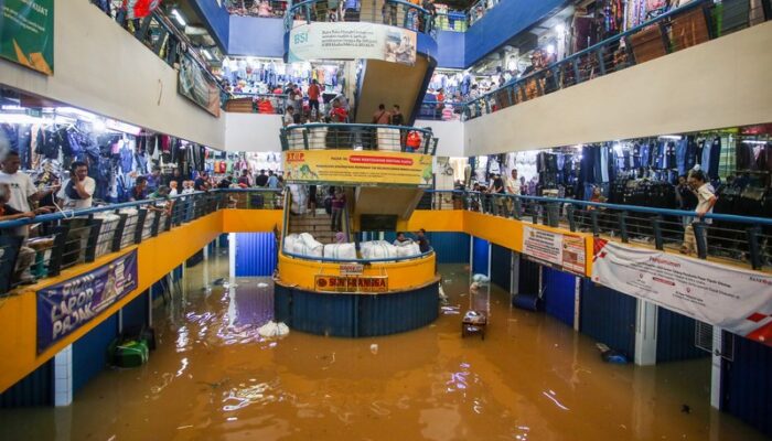 Pasar Cipulir Terendam Banjir