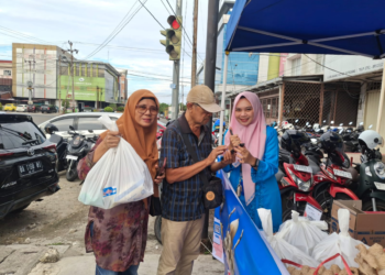 Bank Nagari Cabang Syariah Padang, Gelar Bazar Murah dan Bagikan Takjil