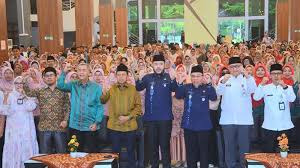 Pelajar Kurang Mampu dapat Seragam Gratis dari Pemko Padang