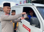 Bagikan Ratusan Paket Takjil, Polres Solsel Imbau Masyarakat Tertib Berlalu Lintas