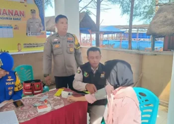 Polres Pasbar Beri Layanan Kesehatan ke Wisatawan