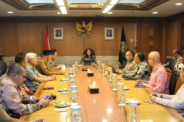 Pertemuan Senator DPD RI, Irman Gusman dan Gubernur Sumbar Mahyeldi Ansharullah dengan Menteri Pariwisata dan Ekonomi Kreatif (Menparekraf) RI, Widiyanti Putri Wardhana di kantor Kemenparekraf, Gedung Sapta Pesona, Jalan Medan Merdeka Barat, Jakarta, Selasa (29/4/2025). IST