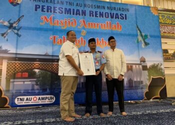 Berkontribusi Nyata dalam Transformasi Pembangunan Masjid Lanud RSN, Marsma TNI Feri Yunaldi Terima Penghargaan dari PII Riau